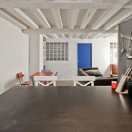 Charming In Le Marais Paris