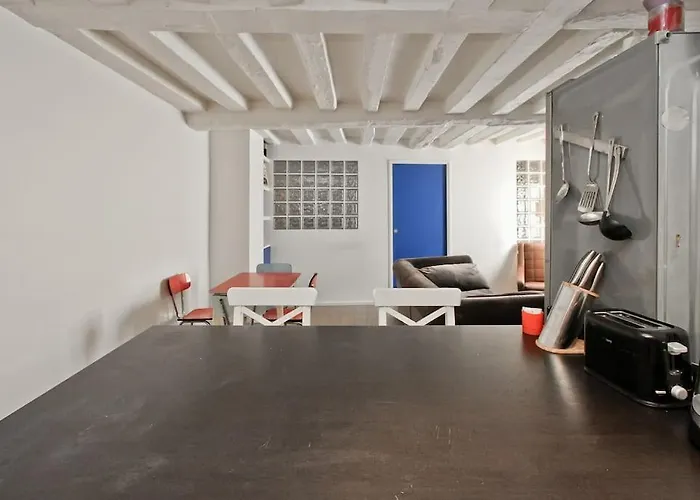 Charming In Le Marais Paris